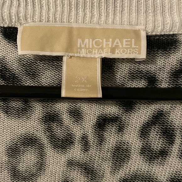 Michael Kors V-Neck - Picture 2 of 3